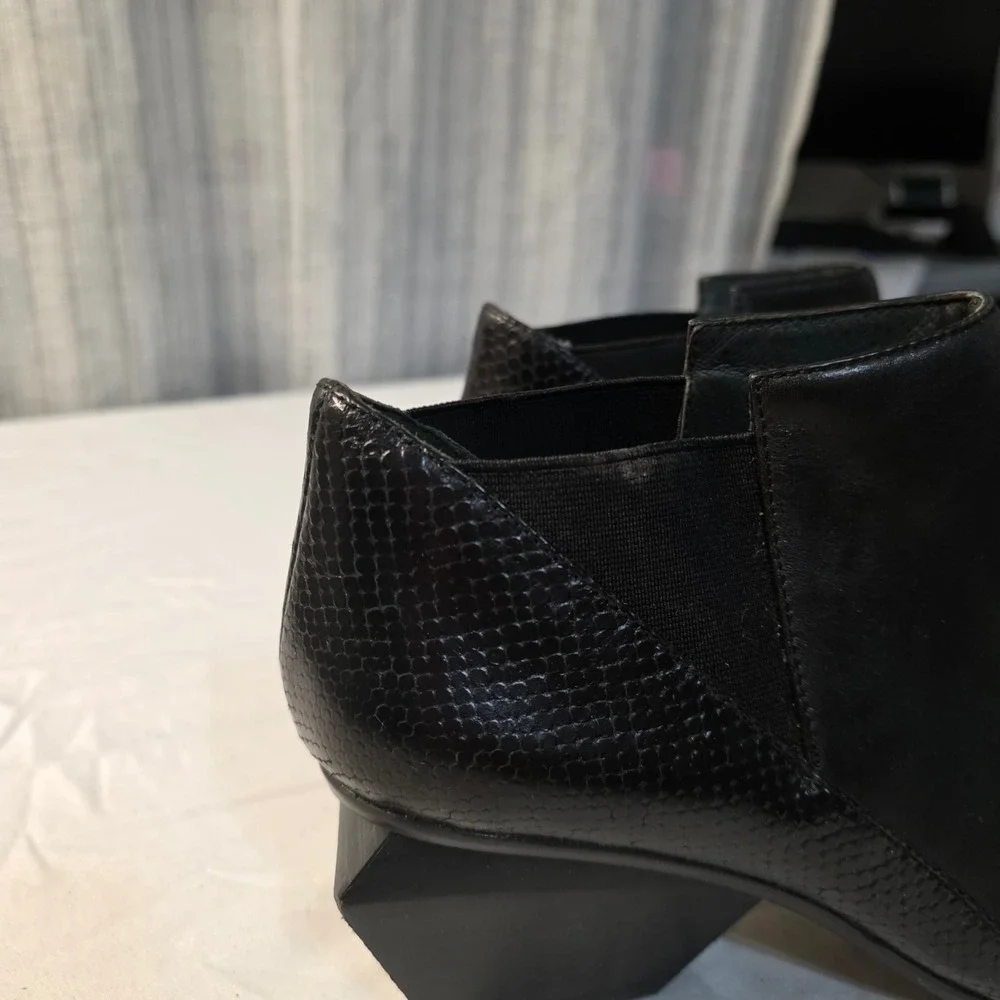 United Nude Ankle Boots Womens EU 39 Black Leather Architectural Geometric Heel